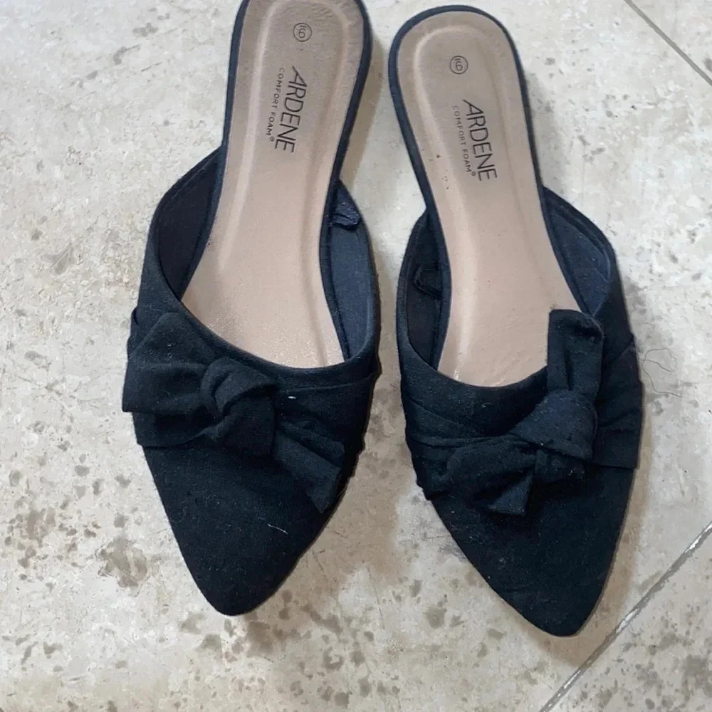 Ardene comfort form black bow detail slip on sz 9